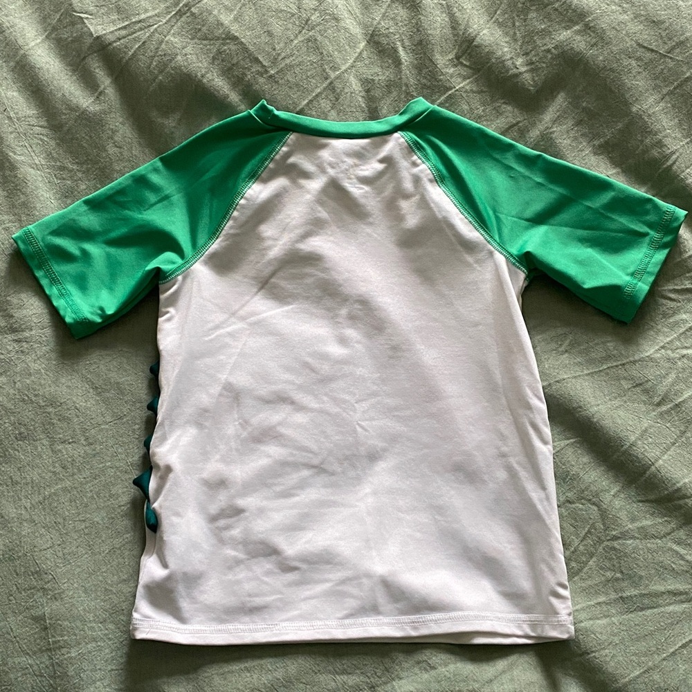 Boys 5T Long sleeve and short sleeve rash guards - Picture 4 of 7